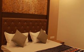 Hotel Skylark Vapi 2* India