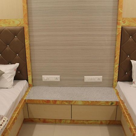 Hotel Skylark Vapi Exterior photo