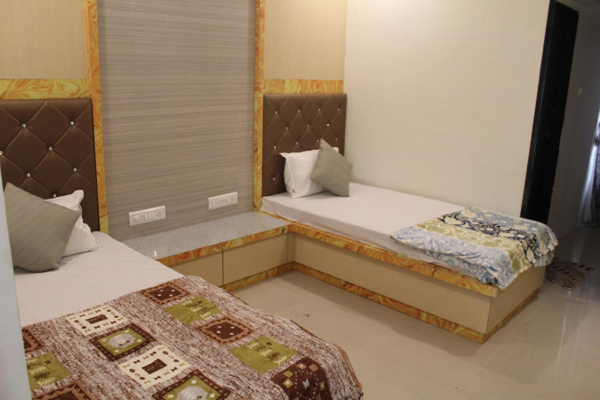 Hotel Skylark Vapi Exterior photo