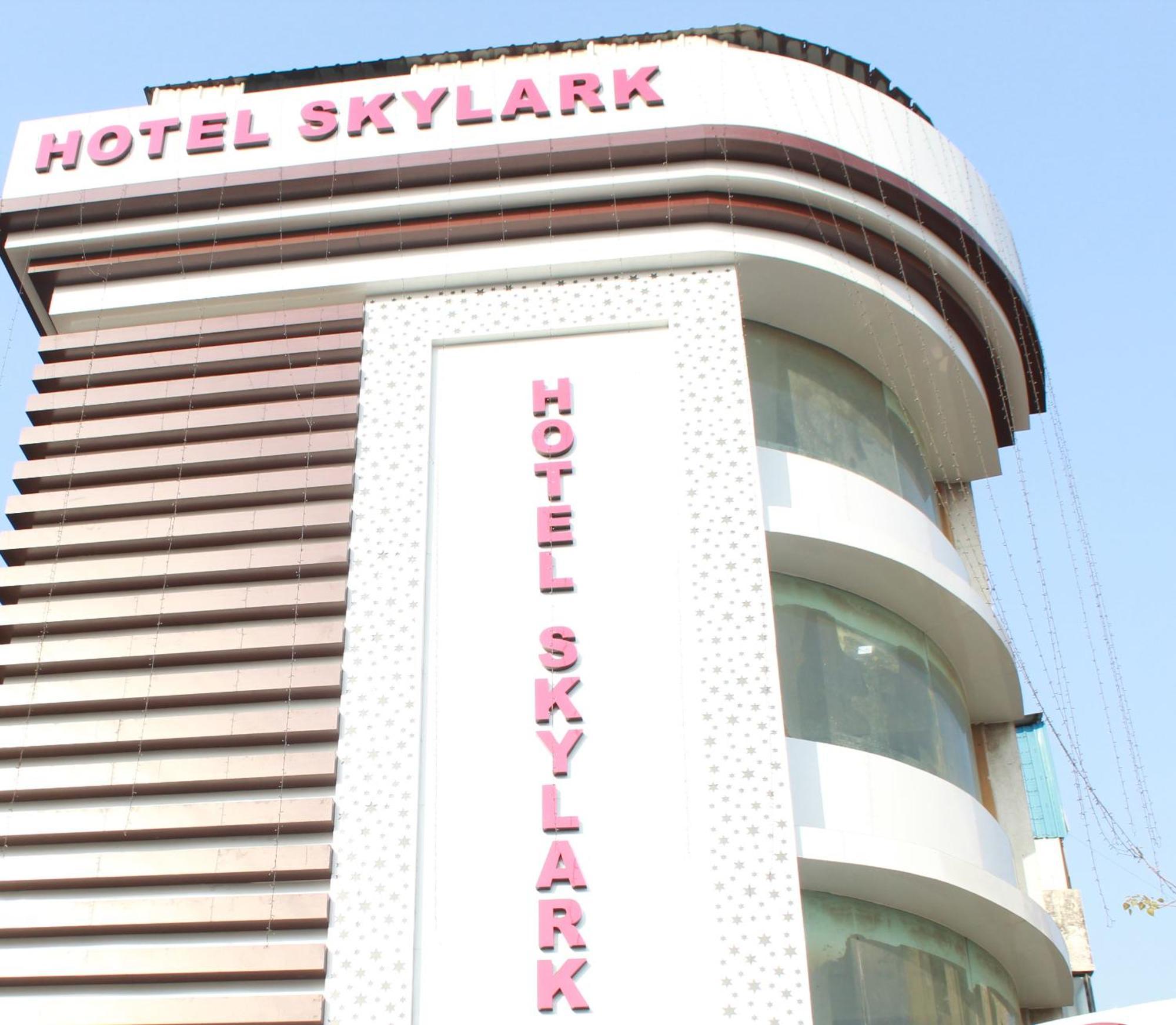 Hotel Skylark Vapi Exterior photo