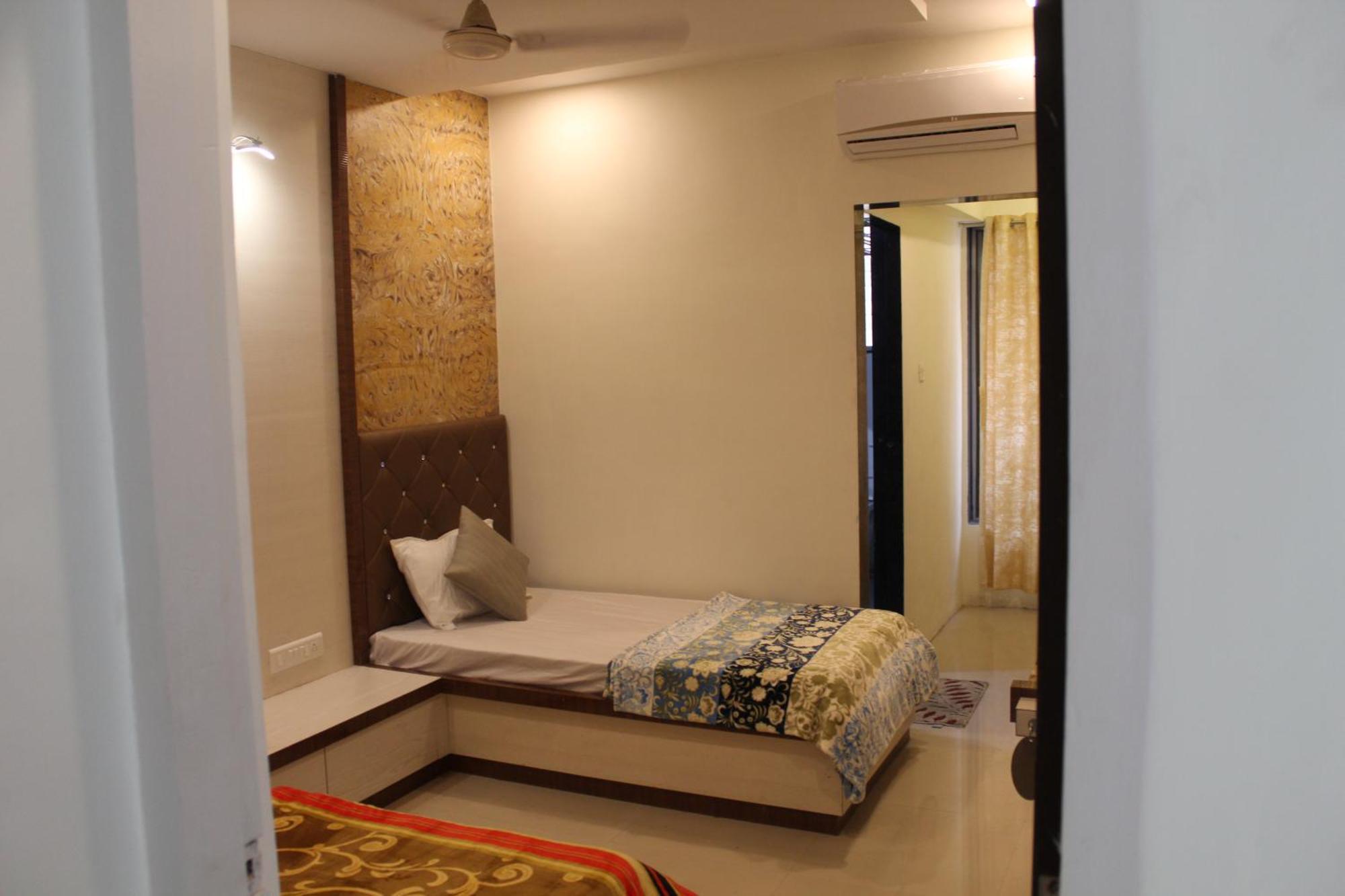 Hotel Skylark Vapi Exterior photo