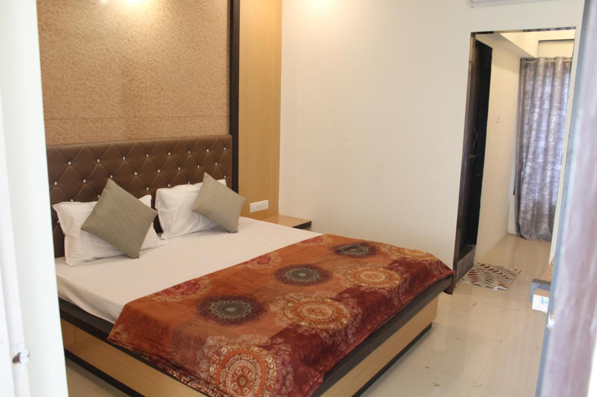 Hotel Skylark Vapi Exterior photo