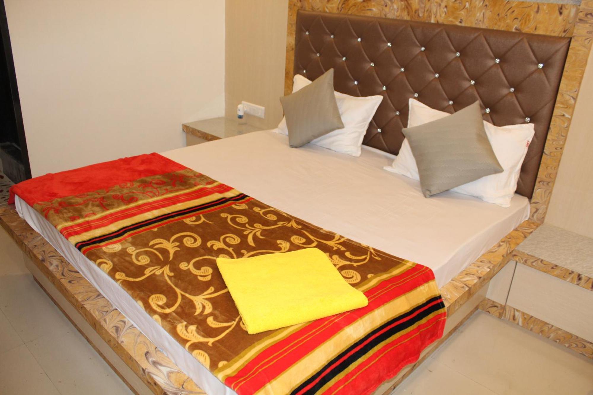 Hotel Skylark Vapi Exterior photo
