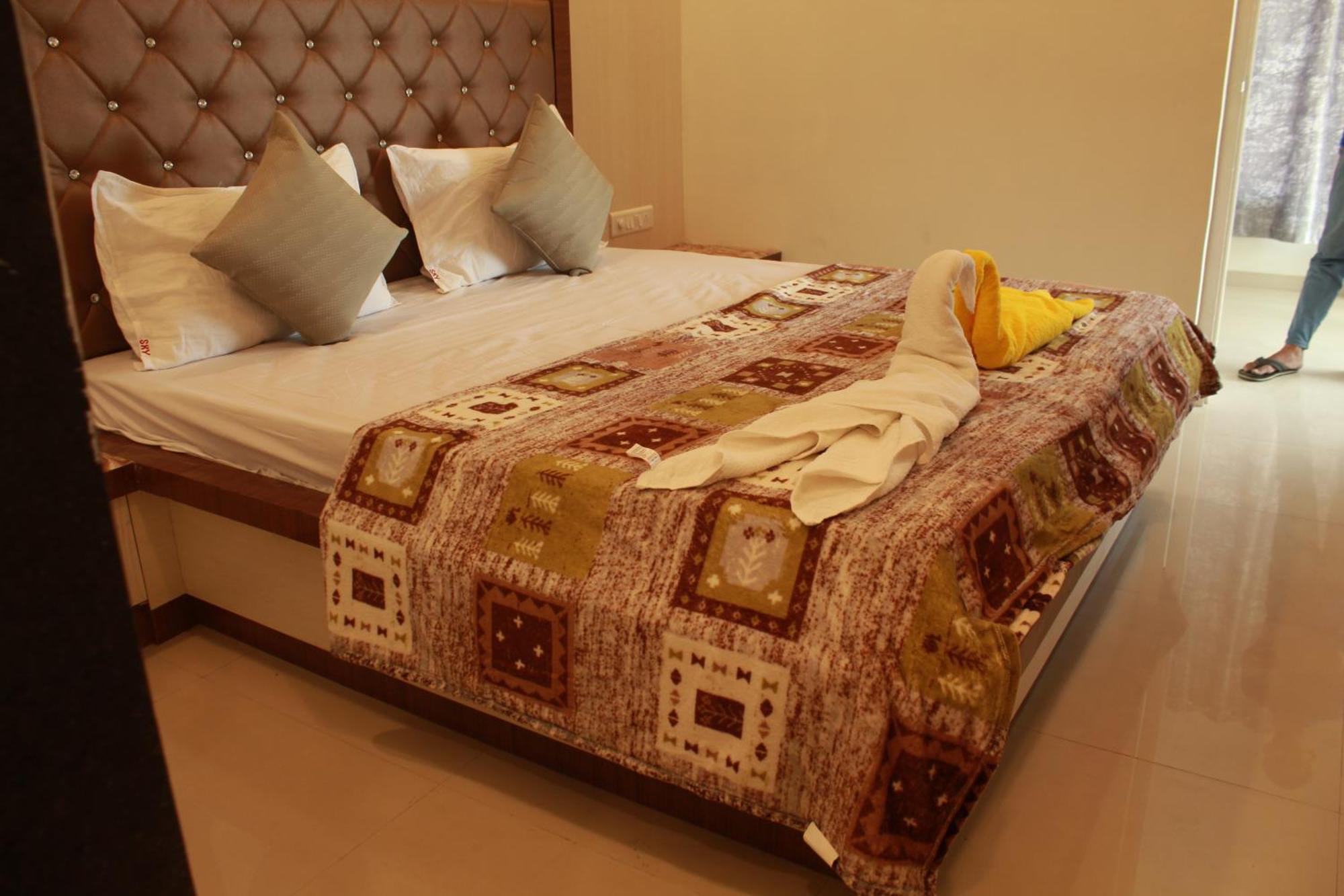 Hotel Skylark Vapi Exterior photo