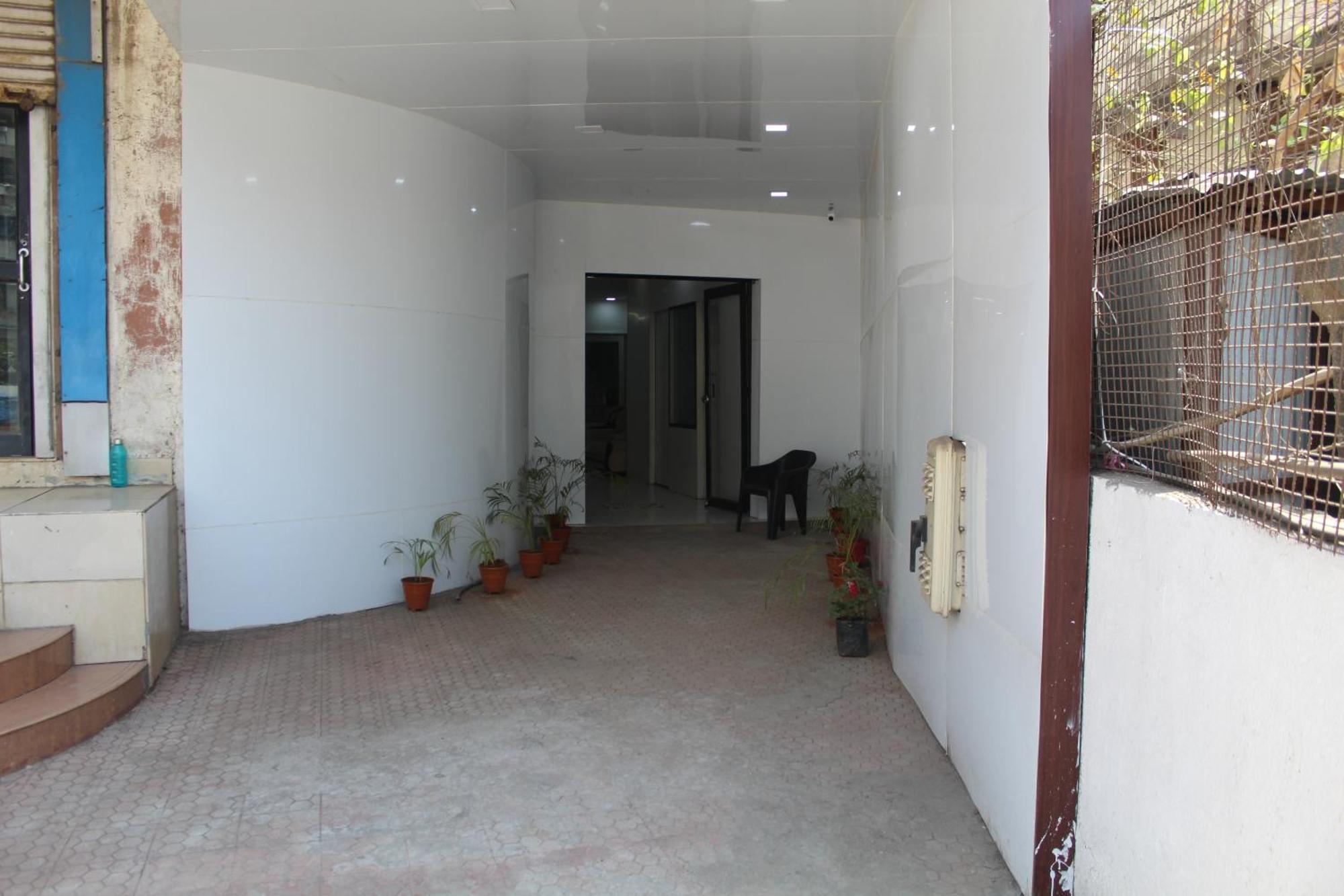 Hotel Skylark Vapi Exterior photo
